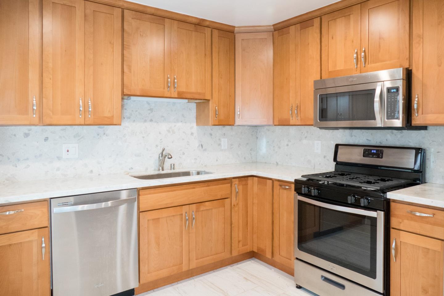 Detail Gallery Image 31 of 51 For 925 Oak Ln, Menlo Park,  CA 94025 - – Beds | – Baths