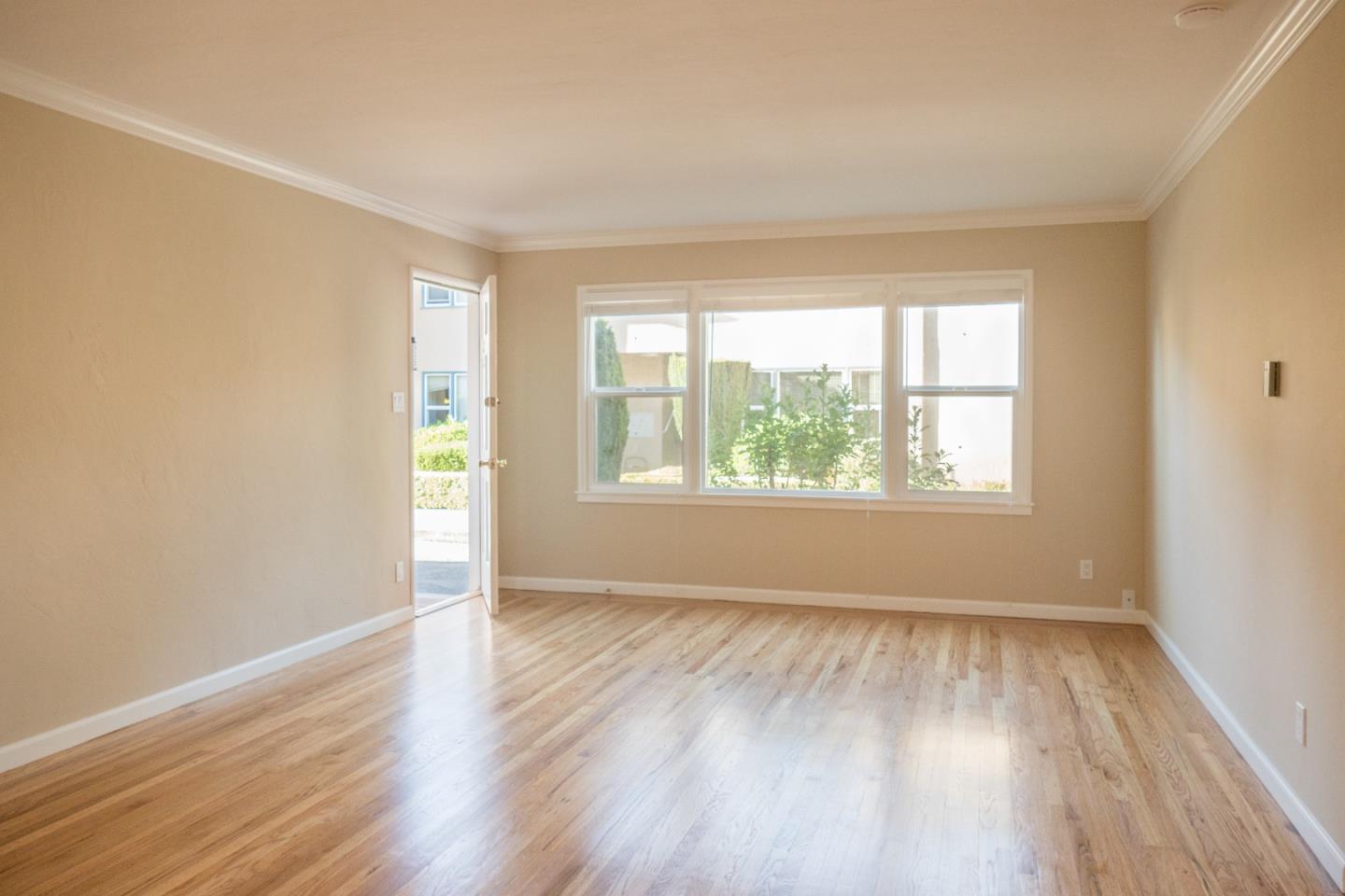 Detail Gallery Image 33 of 51 For 925 Oak Ln, Menlo Park,  CA 94025 - – Beds | – Baths