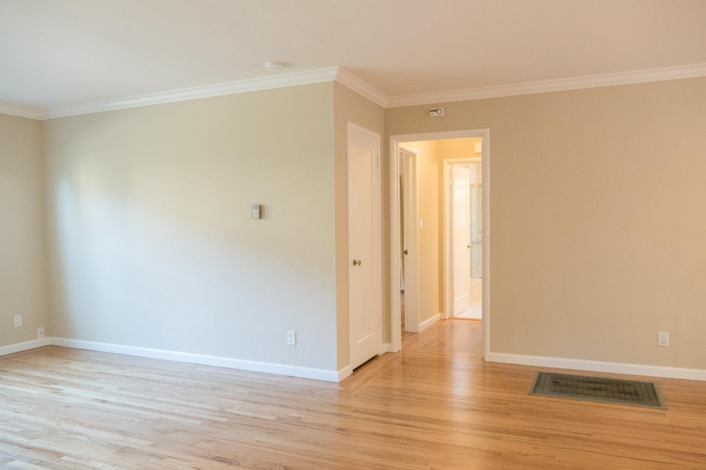 Detail Gallery Image 36 of 51 For 925 Oak Ln, Menlo Park,  CA 94025 - – Beds | – Baths