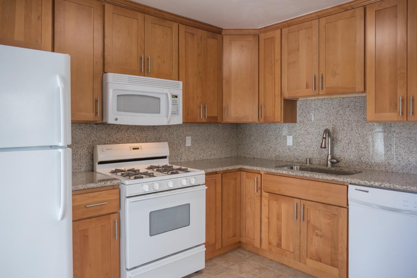 Detail Gallery Image 4 of 51 For 925 Oak Ln, Menlo Park,  CA 94025 - – Beds | – Baths