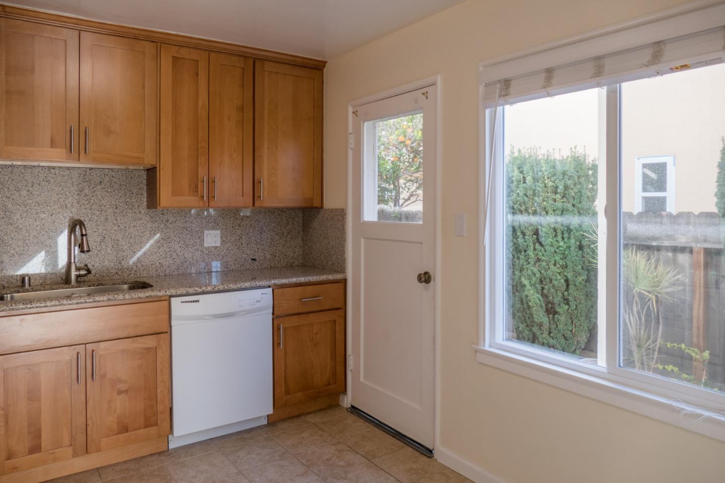 Detail Gallery Image 5 of 51 For 925 Oak Ln, Menlo Park,  CA 94025 - – Beds | – Baths