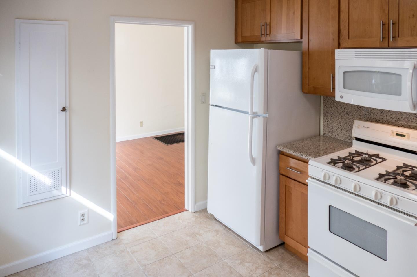 Detail Gallery Image 6 of 51 For 925 Oak Ln, Menlo Park,  CA 94025 - – Beds | – Baths