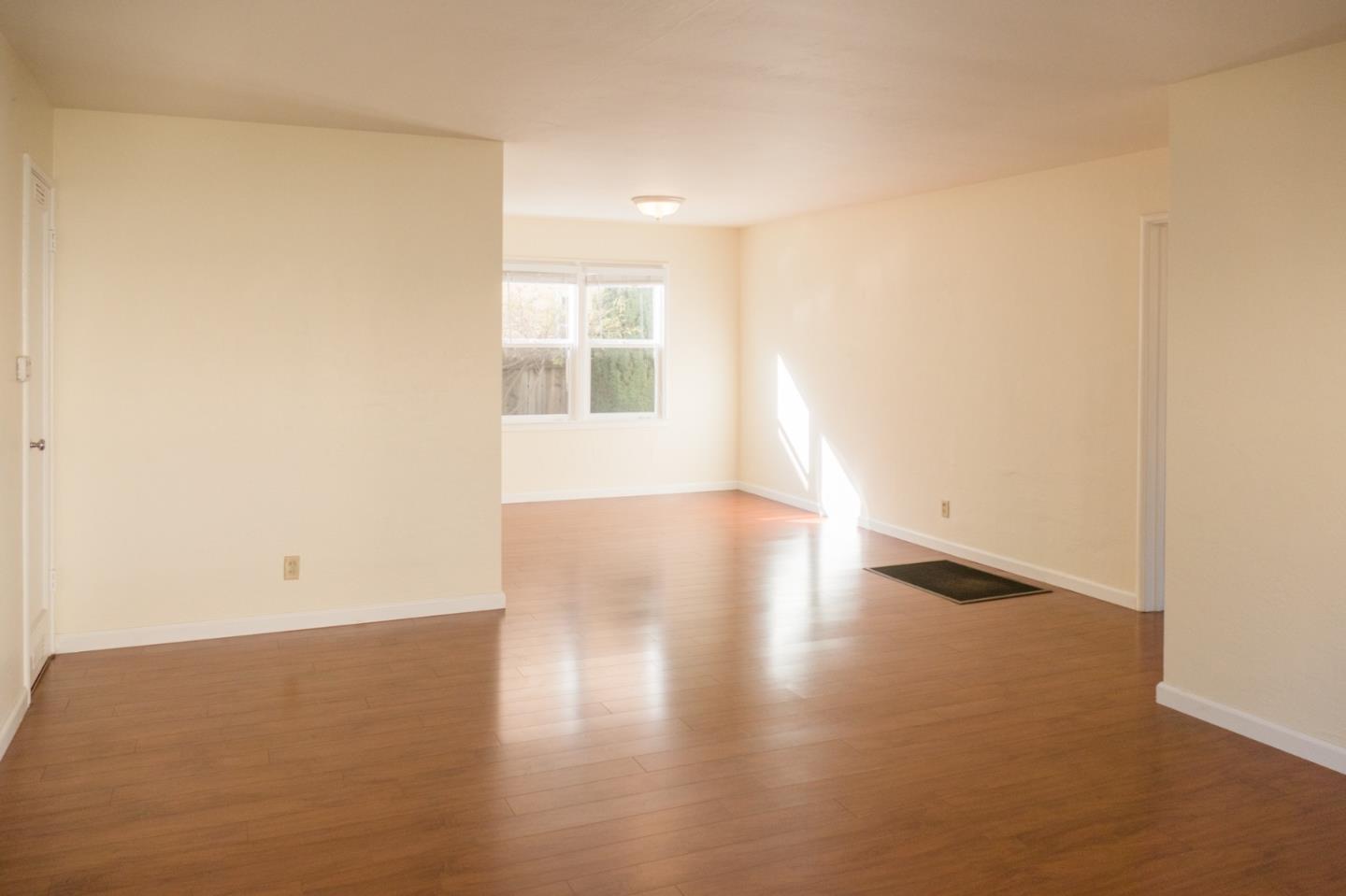 Detail Gallery Image 8 of 51 For 925 Oak Ln, Menlo Park,  CA 94025 - – Beds | – Baths