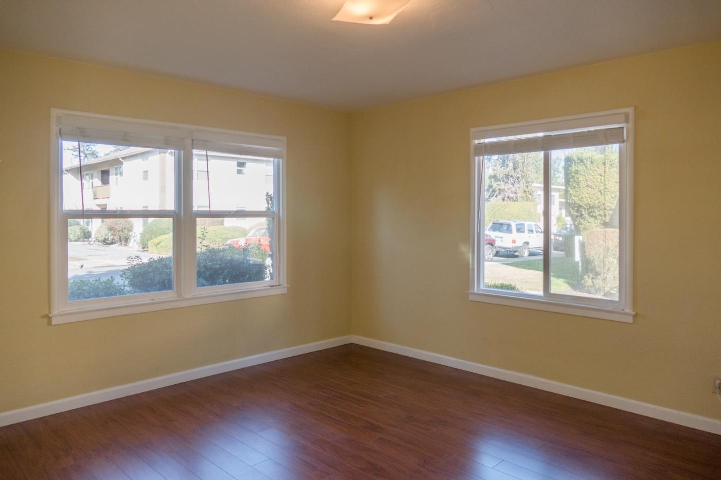 Detail Gallery Image 9 of 51 For 925 Oak Ln, Menlo Park,  CA 94025 - – Beds | – Baths