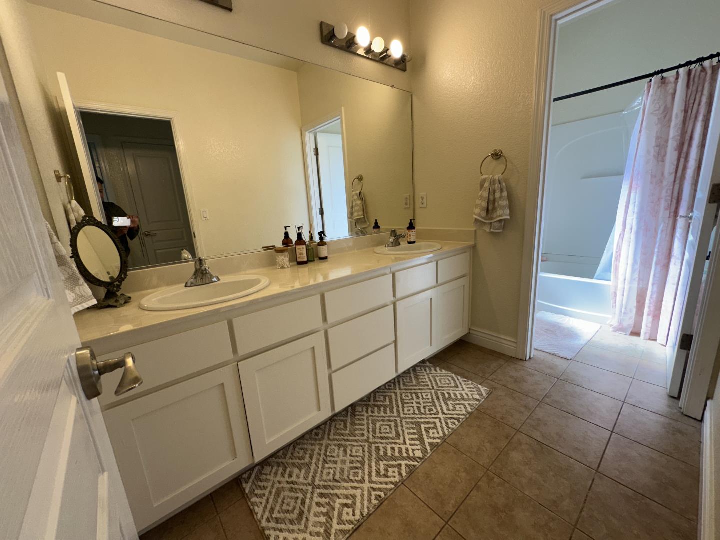 Detail Gallery Image 21 of 40 For 718 Roble St, Watsonville,  CA 95076 - 4 Beds | 3 Baths