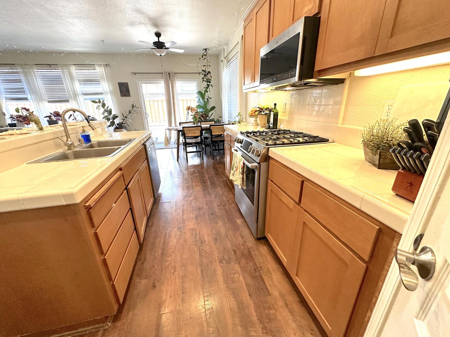 Detail Gallery Image 23 of 40 For 718 Roble St, Watsonville,  CA 95076 - 4 Beds | 3 Baths