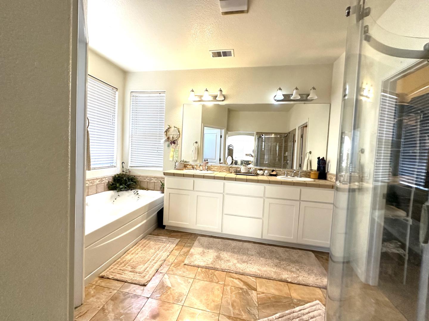 Detail Gallery Image 27 of 40 For 718 Roble St, Watsonville,  CA 95076 - 4 Beds | 3 Baths