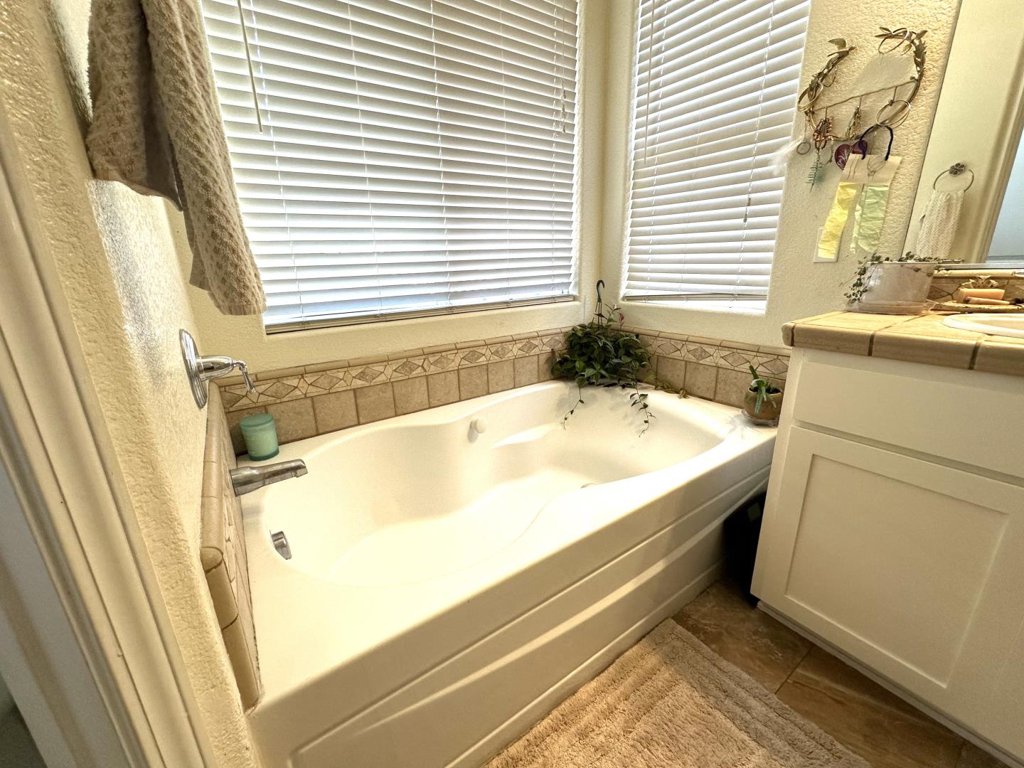 Detail Gallery Image 33 of 40 For 718 Roble St, Watsonville,  CA 95076 - 4 Beds | 3 Baths