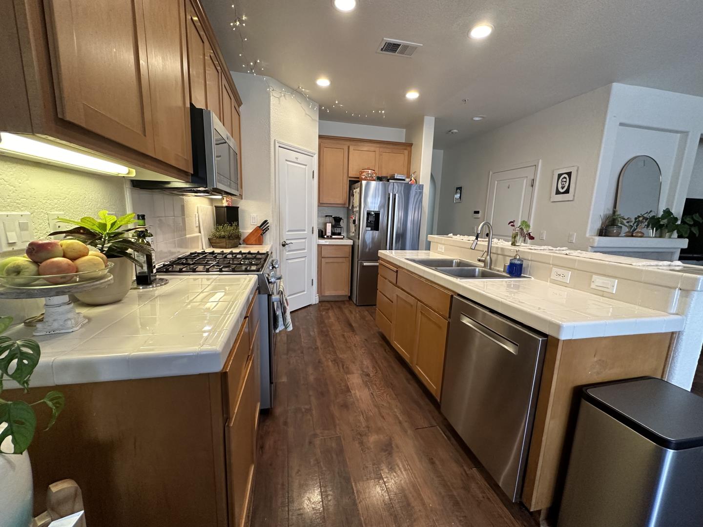 Detail Gallery Image 4 of 40 For 718 Roble St, Watsonville,  CA 95076 - 4 Beds | 3 Baths