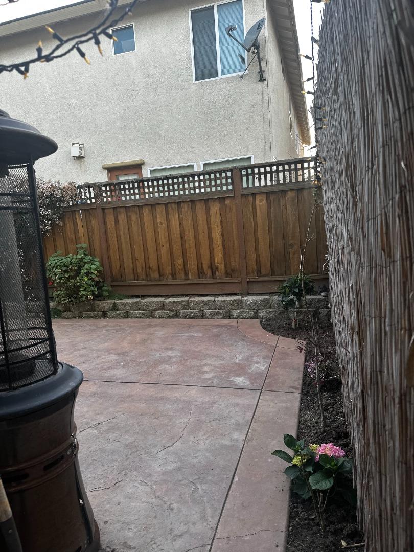 Detail Gallery Image 4 of 5 For 718 Roble St, Watsonville,  CA 95076 - 4 Beds | 3 Baths