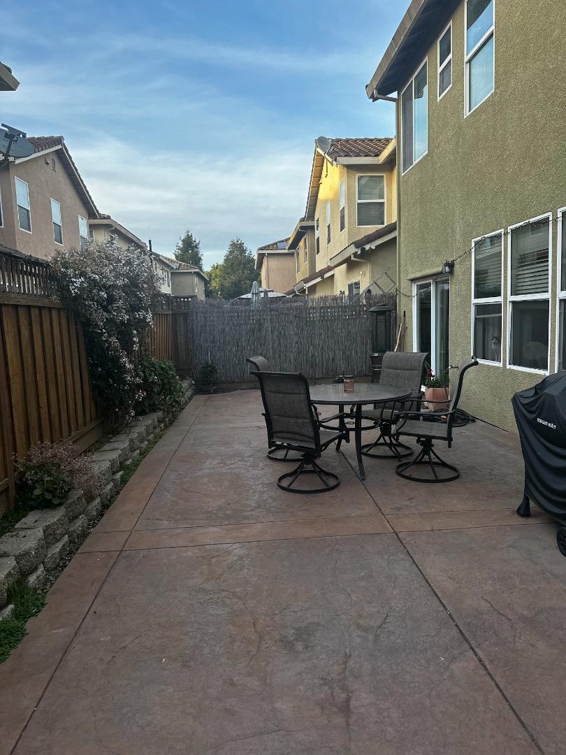 Detail Gallery Image 5 of 5 For 718 Roble St, Watsonville,  CA 95076 - 4 Beds | 3 Baths