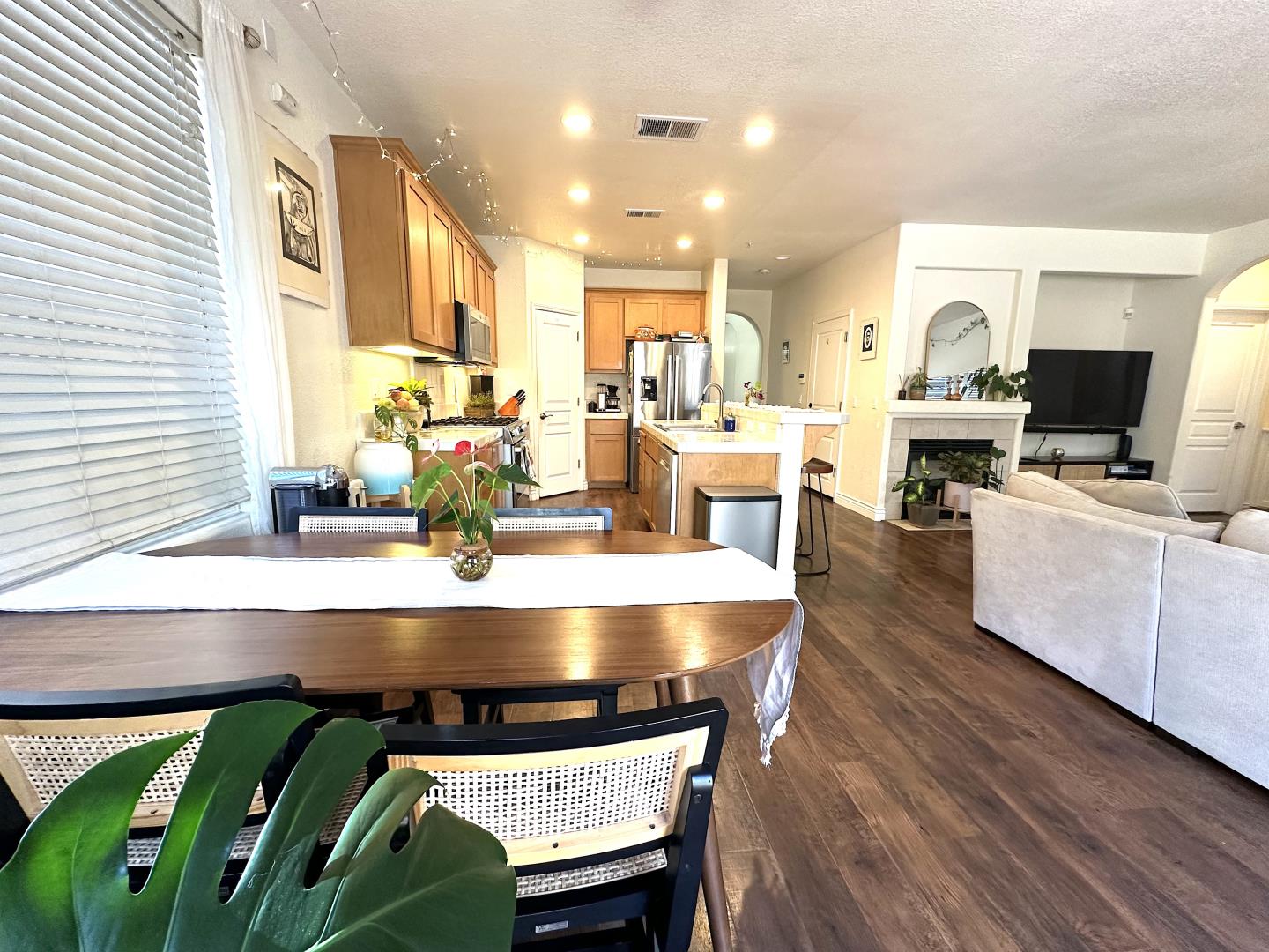 Detail Gallery Image 6 of 40 For 718 Roble St, Watsonville,  CA 95076 - 4 Beds | 3 Baths