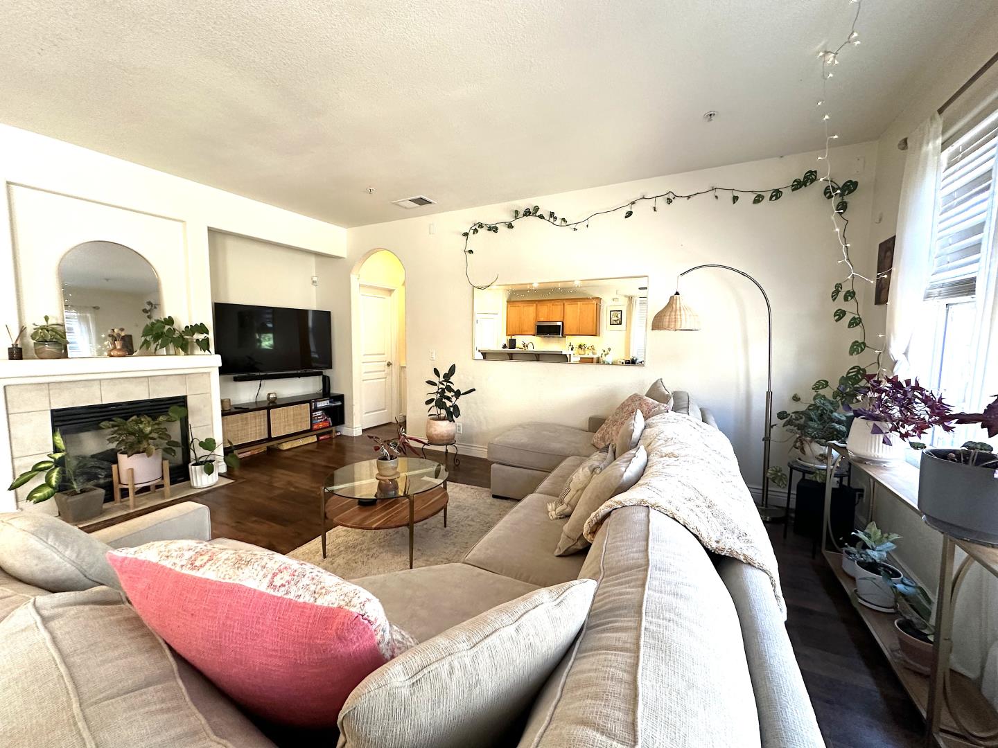 Detail Gallery Image 8 of 40 For 718 Roble St, Watsonville,  CA 95076 - 4 Beds | 3 Baths