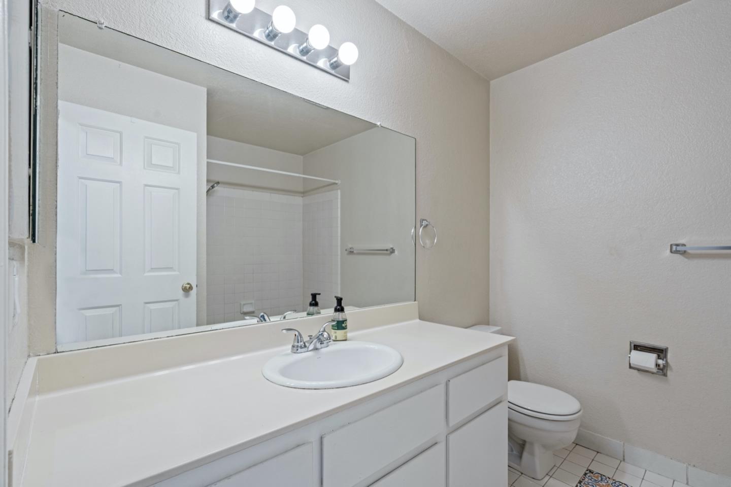 Detail Gallery Image 16 of 33 For 1005 Cherry Ct, Hollister,  CA 95023 - 3 Beds | 2 Baths