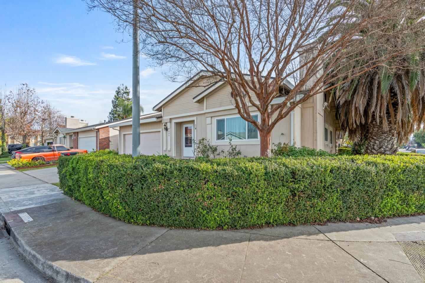 Detail Gallery Image 2 of 33 For 1005 Cherry Ct, Hollister,  CA 95023 - 3 Beds | 2 Baths