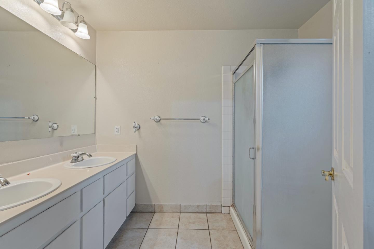 Detail Gallery Image 22 of 33 For 1005 Cherry Ct, Hollister,  CA 95023 - 3 Beds | 2 Baths