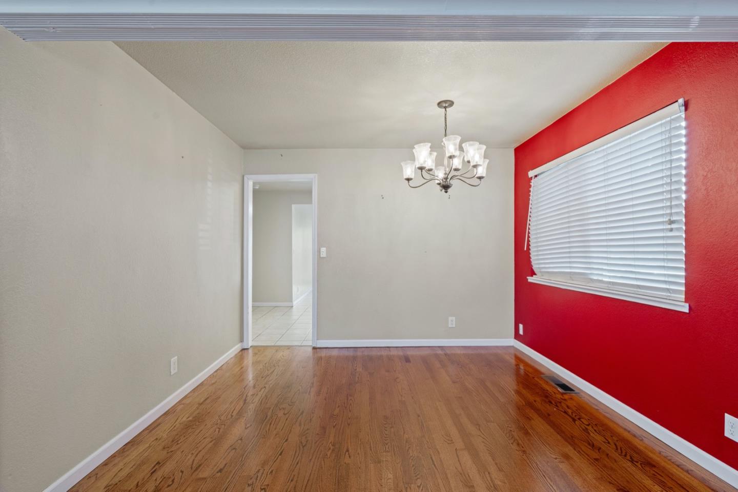 Detail Gallery Image 7 of 33 For 1005 Cherry Ct, Hollister,  CA 95023 - 3 Beds | 2 Baths