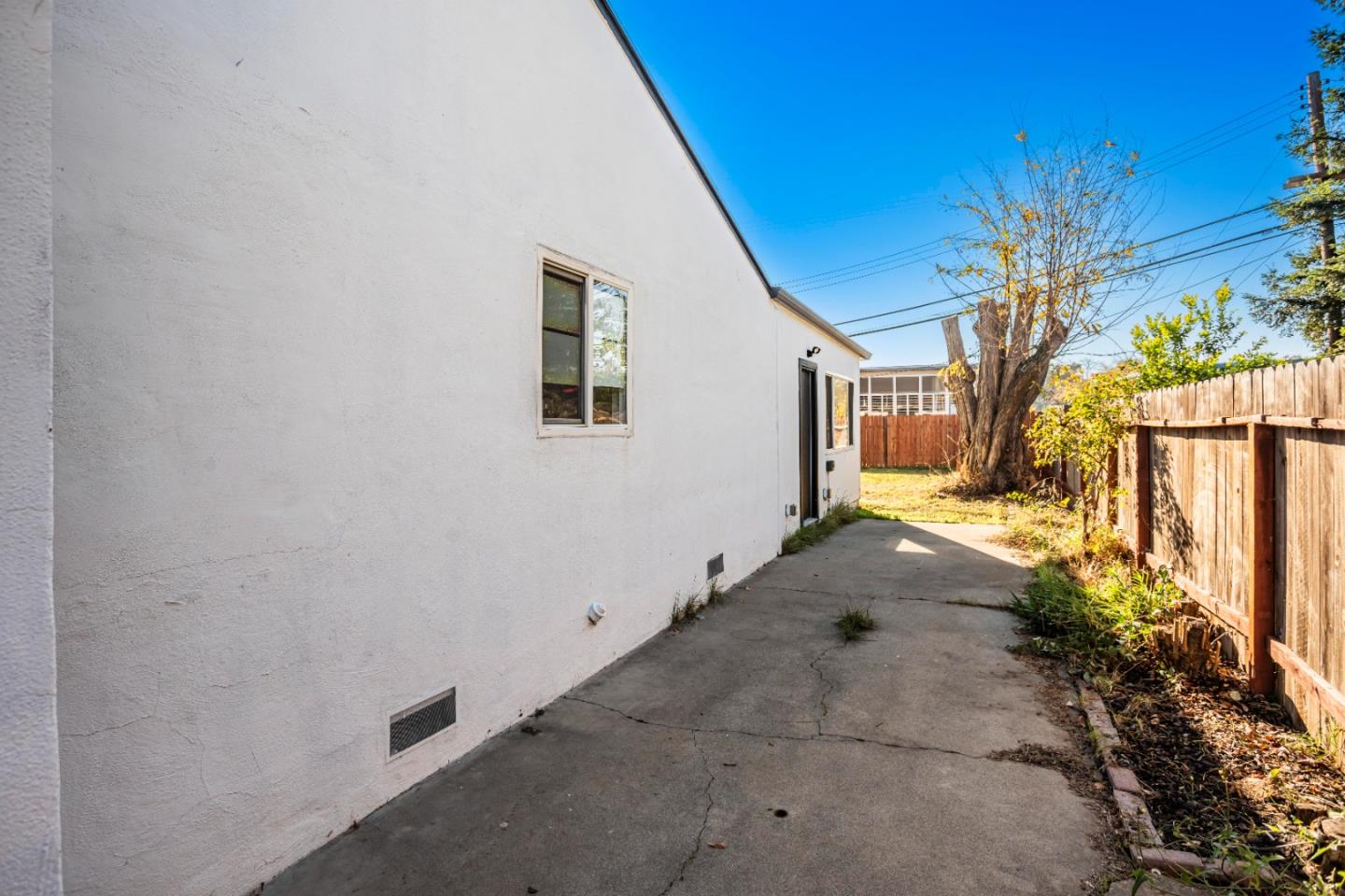 Detail Gallery Image 14 of 17 For 4116 43rd Ave, Sacramento,  CA 95824 - 3 Beds | 2/1 Baths