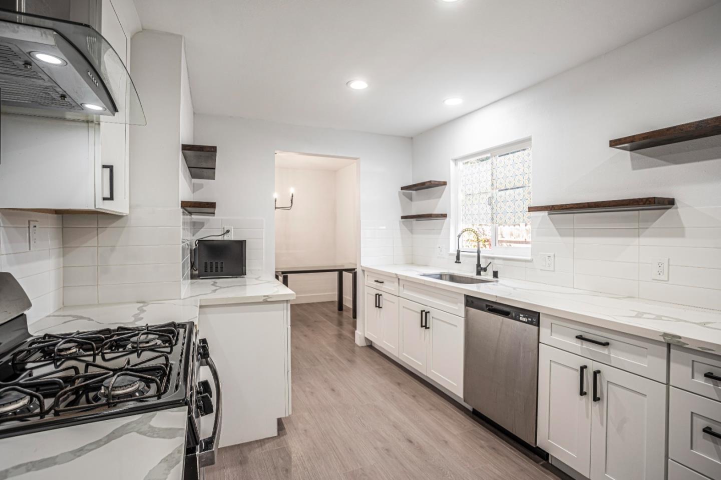 Detail Gallery Image 2 of 17 For 4116 43rd Ave, Sacramento,  CA 95824 - 3 Beds | 2/1 Baths