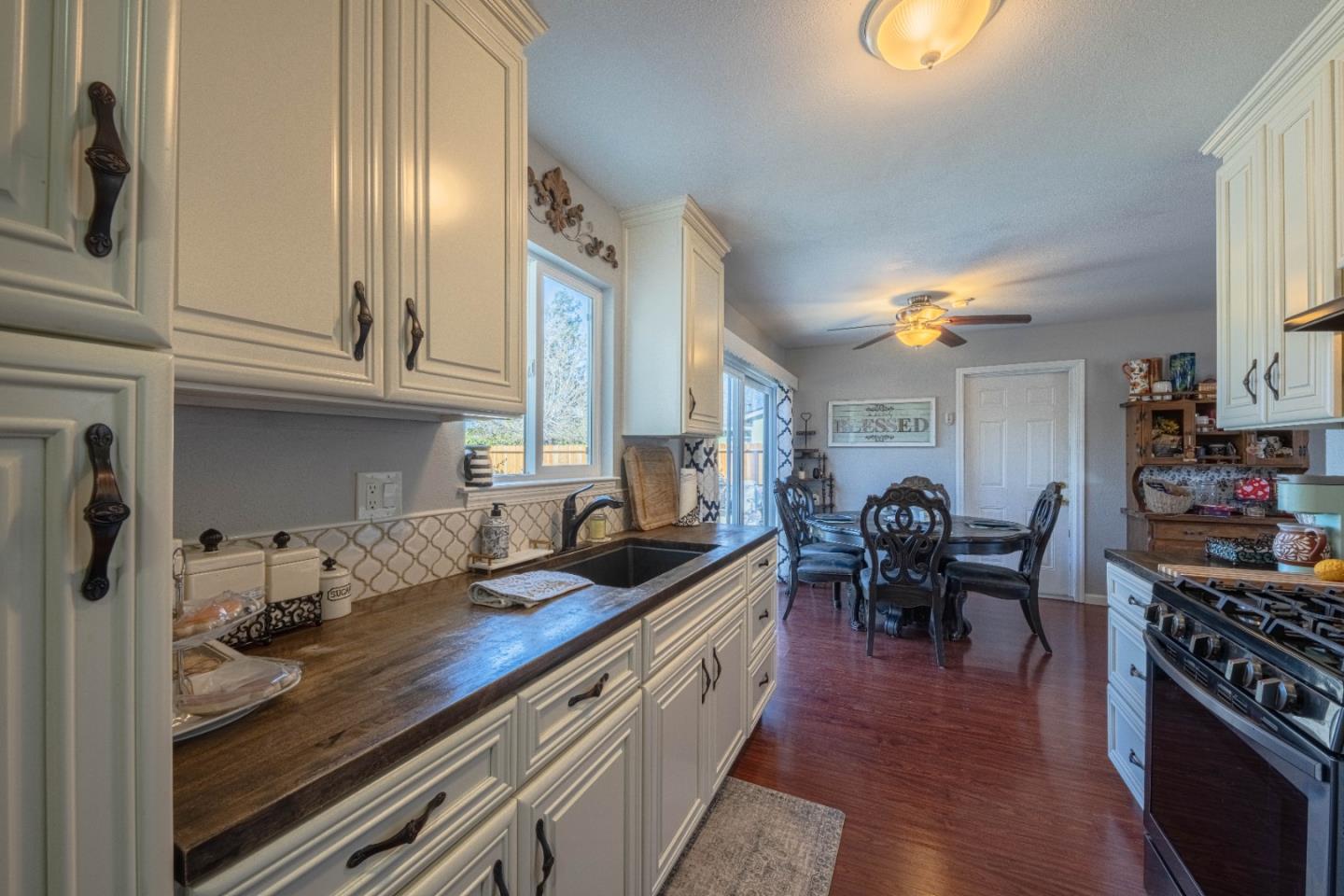 Detail Gallery Image 10 of 19 For 530 El Camino Paraiso, Hollister,  CA 95023 - 3 Beds | 1/1 Baths