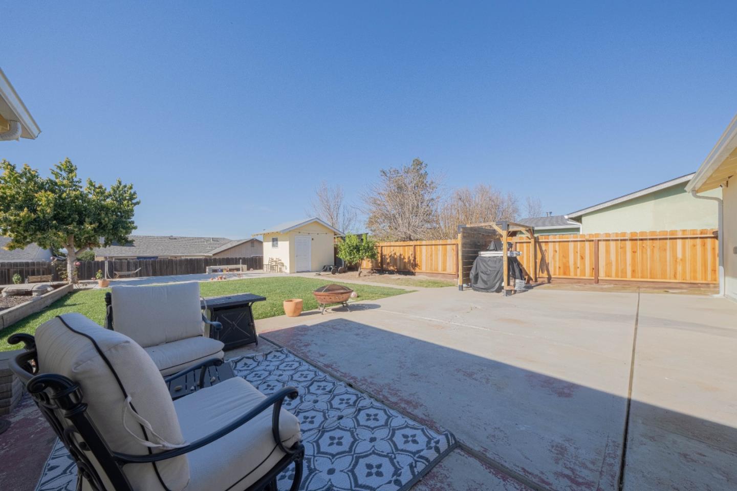 Detail Gallery Image 14 of 19 For 530 El Camino Paraiso, Hollister,  CA 95023 - 3 Beds | 1/1 Baths