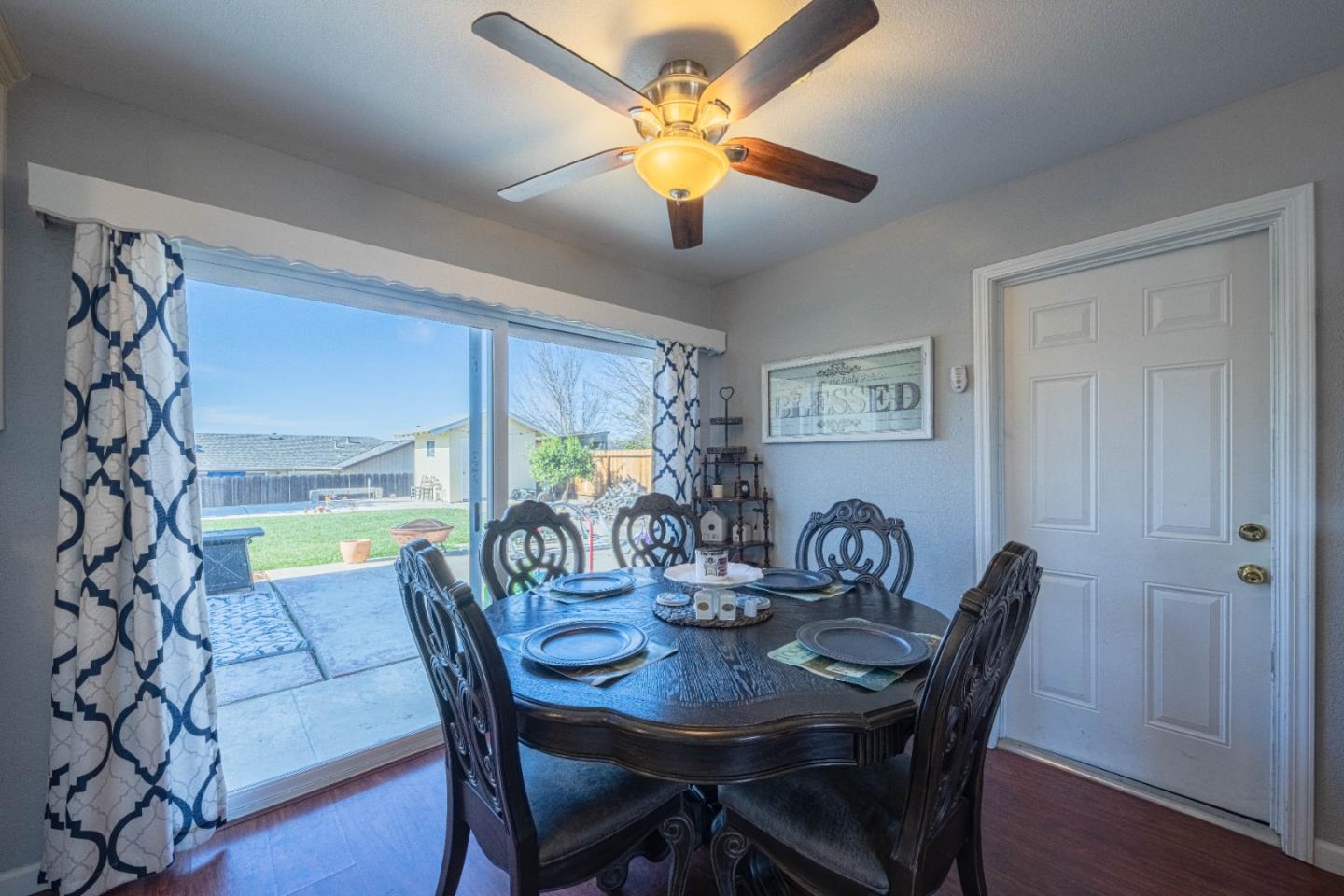 Detail Gallery Image 8 of 19 For 530 El Camino Paraiso, Hollister,  CA 95023 - 3 Beds | 1/1 Baths