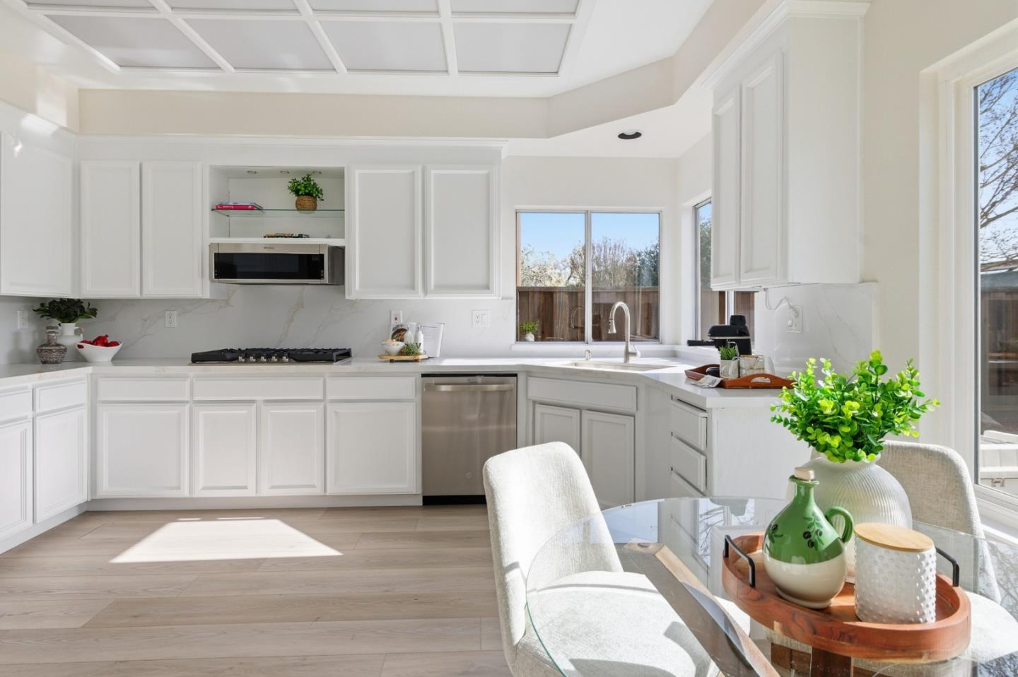 Detail Gallery Image 10 of 25 For 1480 Seville Dr, Morgan Hill,  CA 95037 - 4 Beds | 2 Baths