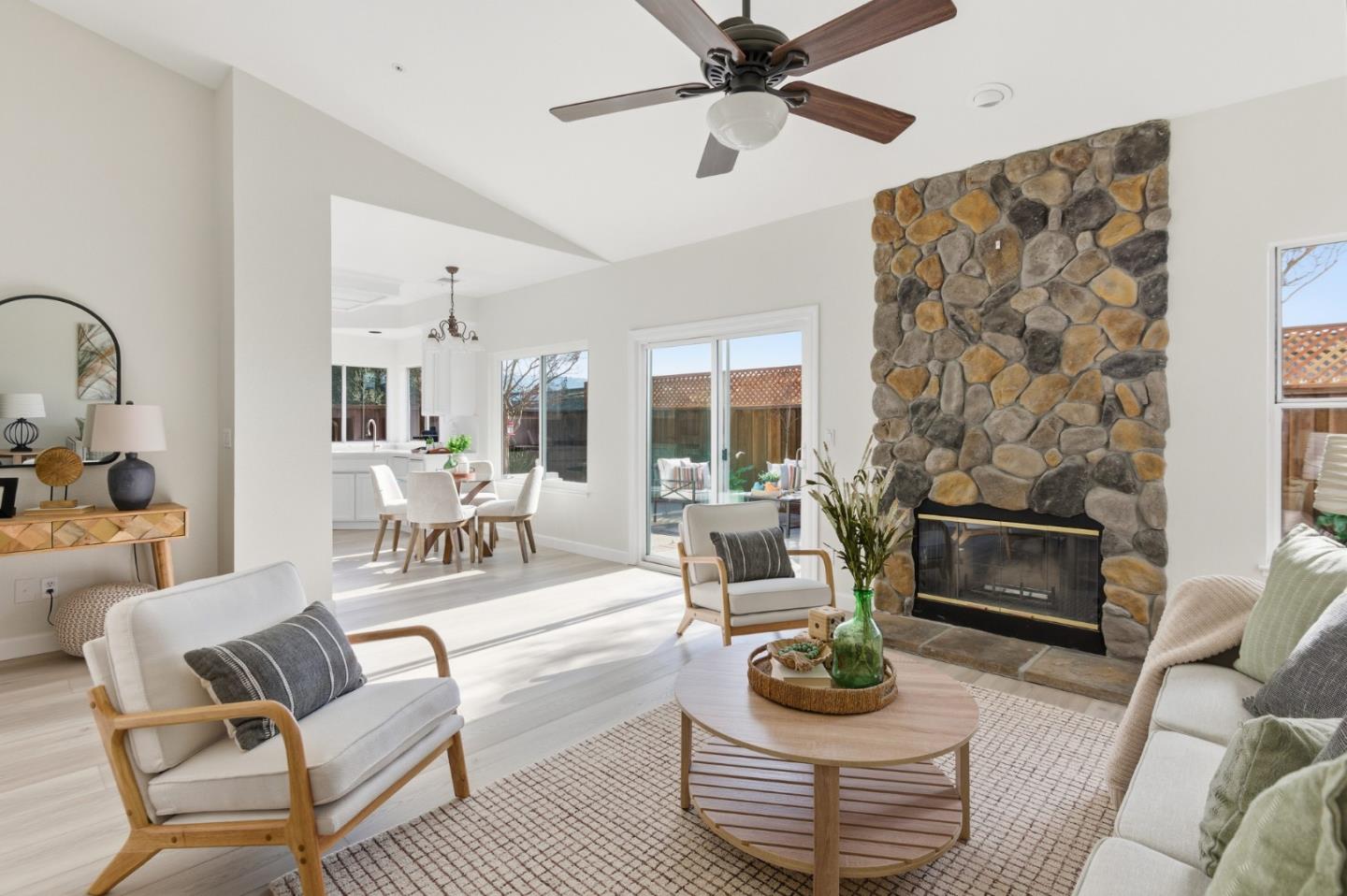 Detail Gallery Image 11 of 25 For 1480 Seville Dr, Morgan Hill,  CA 95037 - 4 Beds | 2 Baths