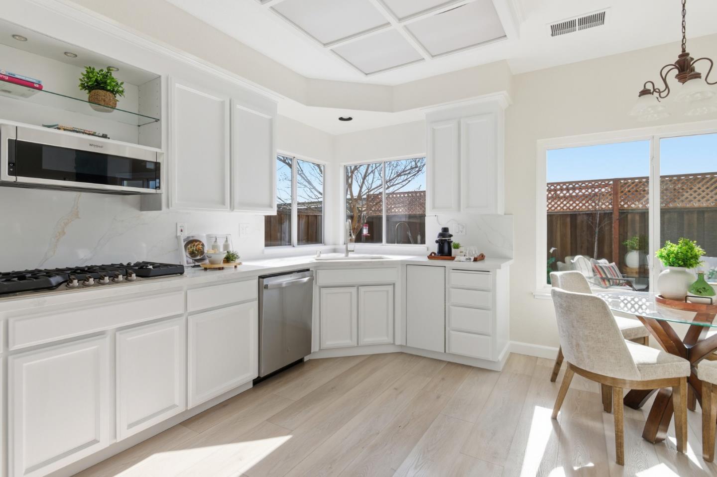 Detail Gallery Image 9 of 25 For 1480 Seville Dr, Morgan Hill,  CA 95037 - 4 Beds | 2 Baths