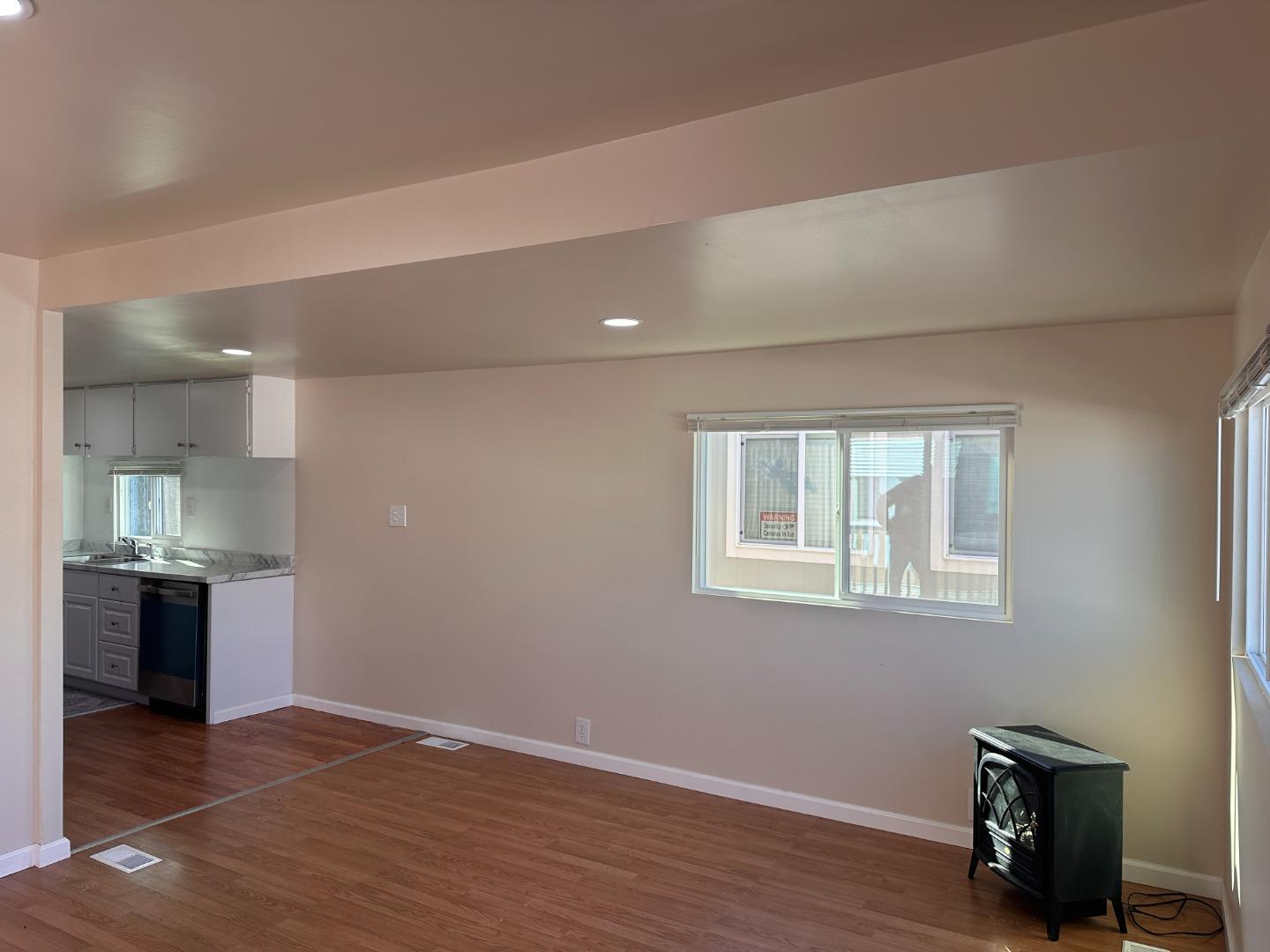 Detail Gallery Image 3 of 15 For 835 Kimball #43,  Seaside,  CA 93955 - 2 Beds | 1 Baths
