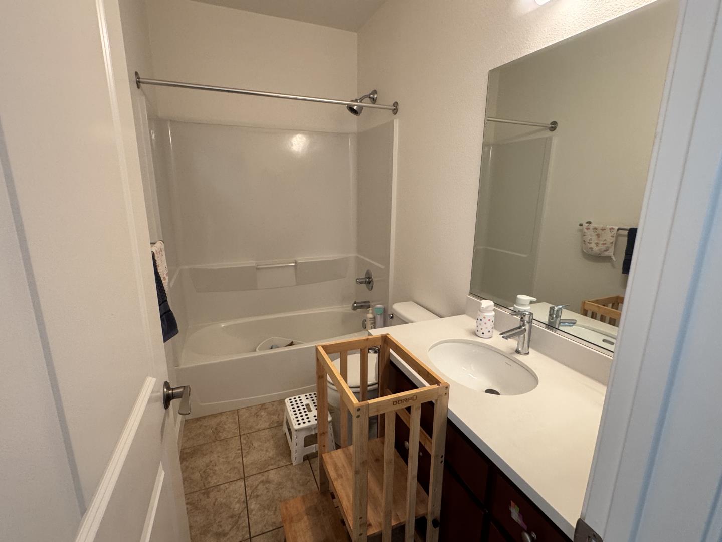 Detail Gallery Image 10 of 16 For 579 Santa Rosalia Ter, Sunnyvale,  CA 94085 - 2 Beds | 2 Baths