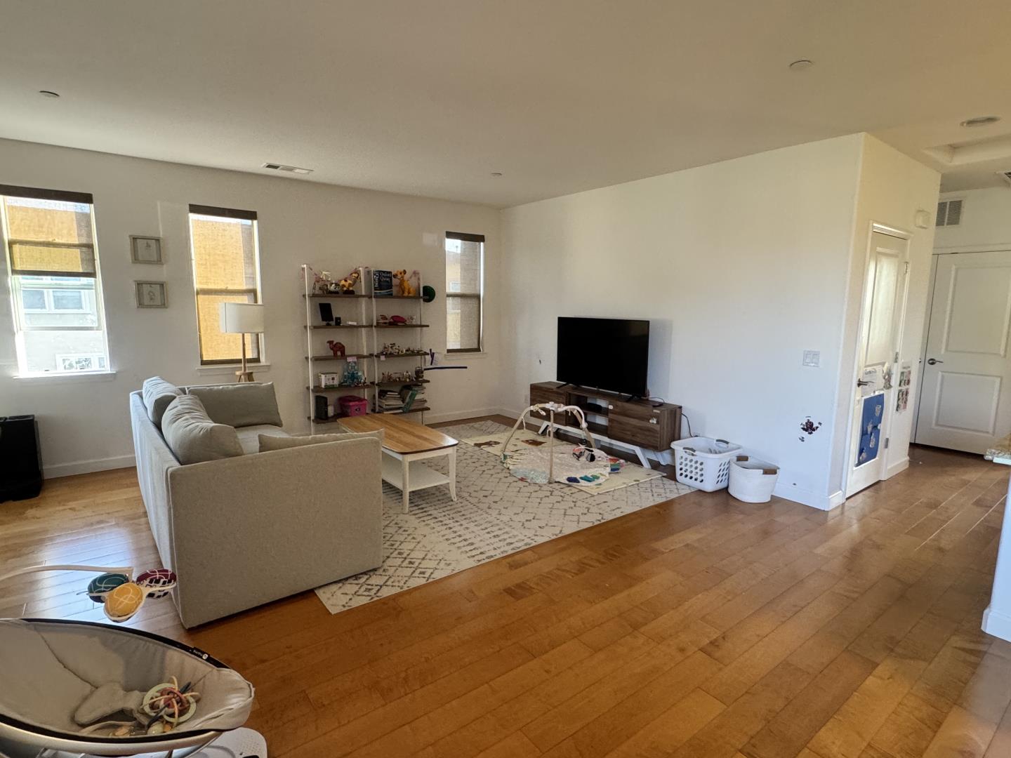 Detail Gallery Image 4 of 16 For 579 Santa Rosalia Ter, Sunnyvale,  CA 94085 - 2 Beds | 2 Baths