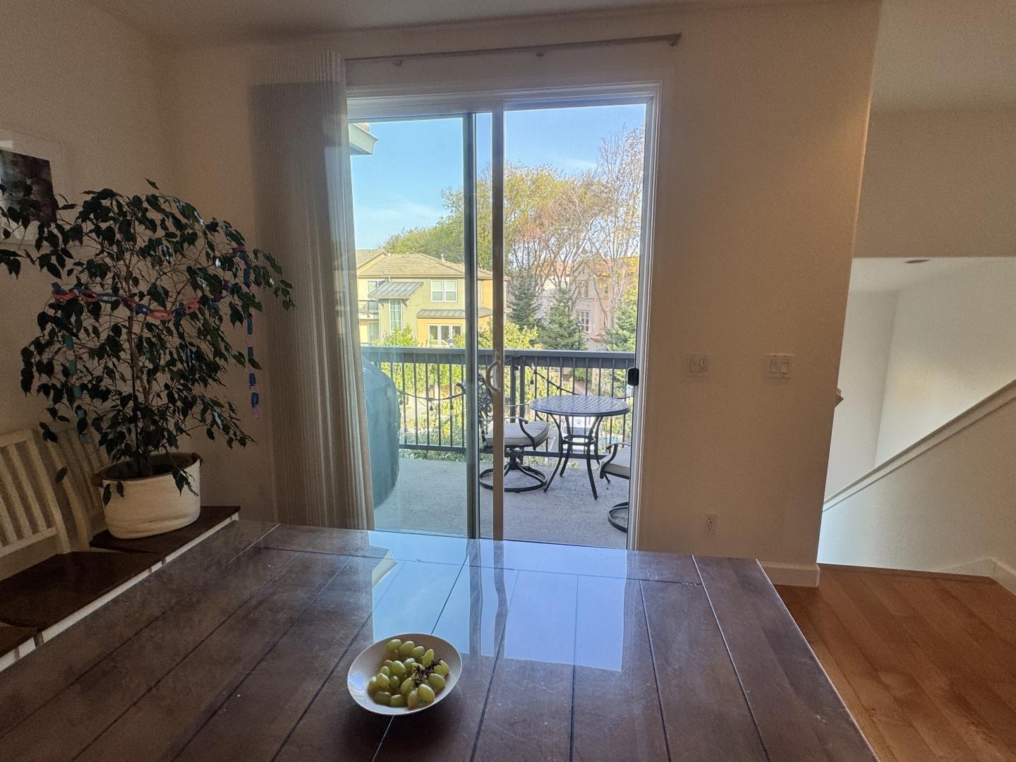 Detail Gallery Image 5 of 16 For 579 Santa Rosalia Ter, Sunnyvale,  CA 94085 - 2 Beds | 2 Baths