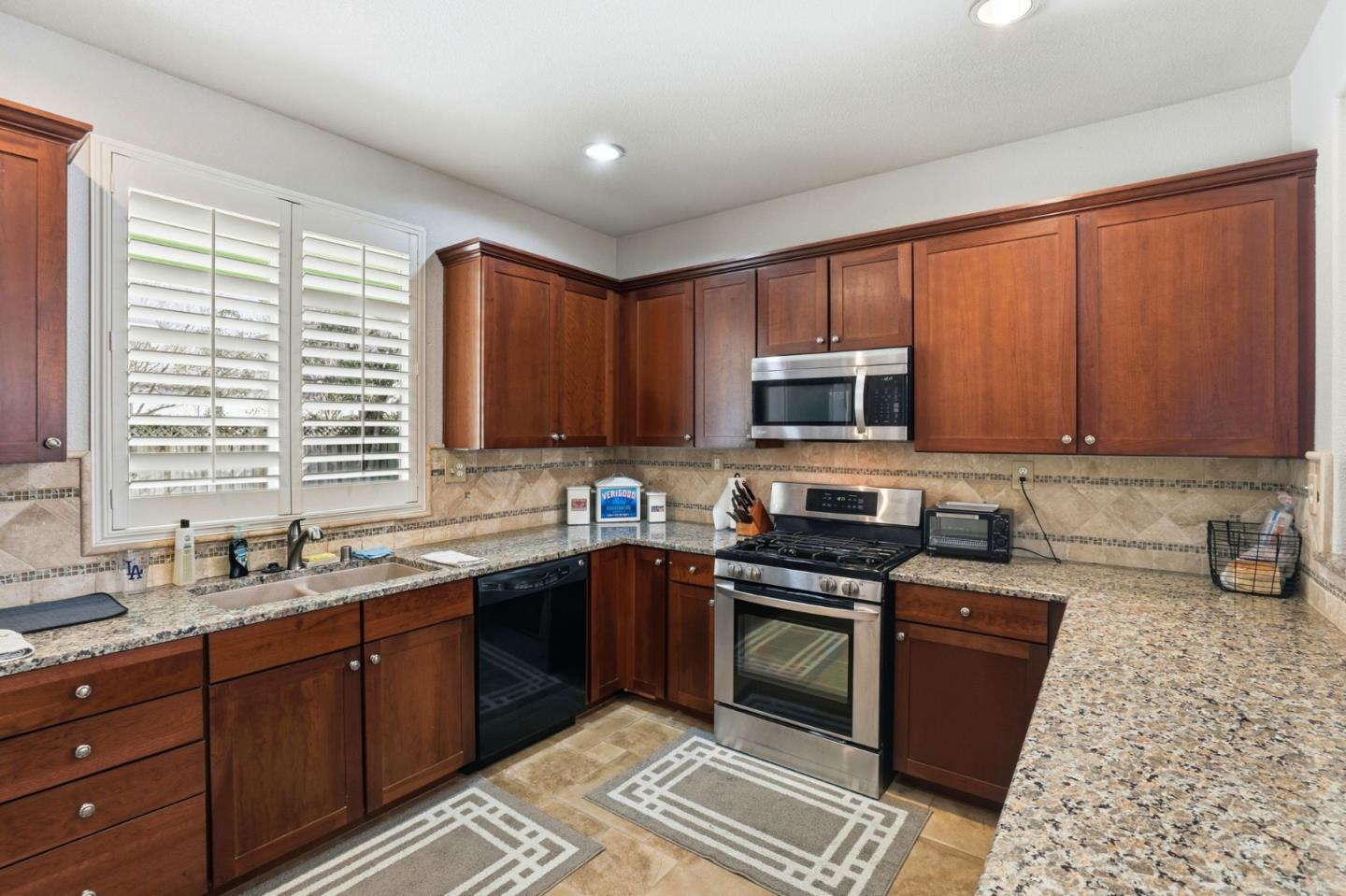 Detail Gallery Image 10 of 40 For 622 Heirloom Pl, King City,  CA 93930 - 3 Beds | 3 Baths