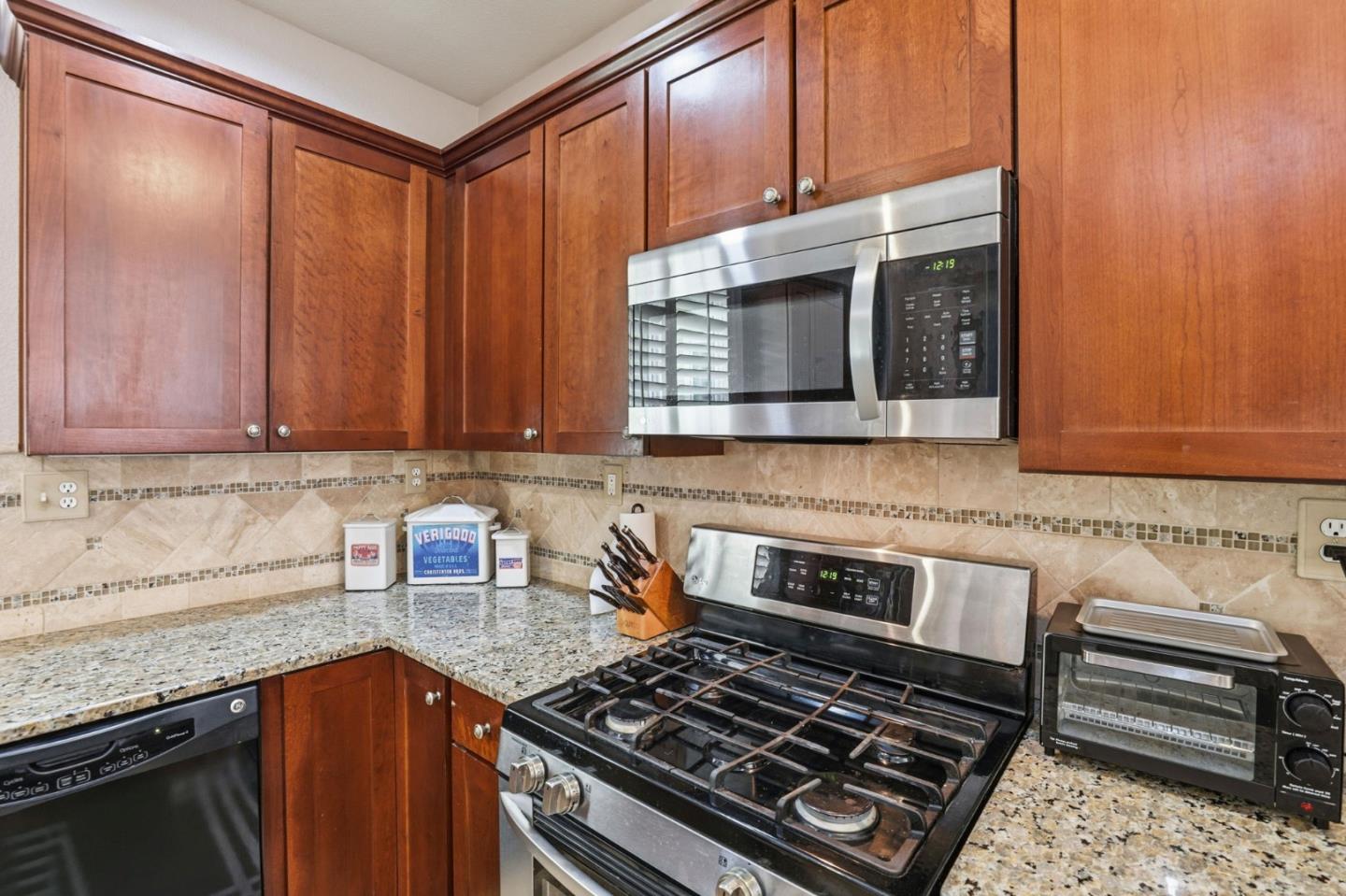 Detail Gallery Image 12 of 40 For 622 Heirloom Pl, King City,  CA 93930 - 3 Beds | 3 Baths