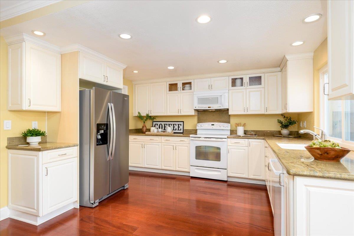 Detail Gallery Image 5 of 41 For 1018 Condor Ln, Foster City,  CA 94404 - 3 Beds | 2/1 Baths