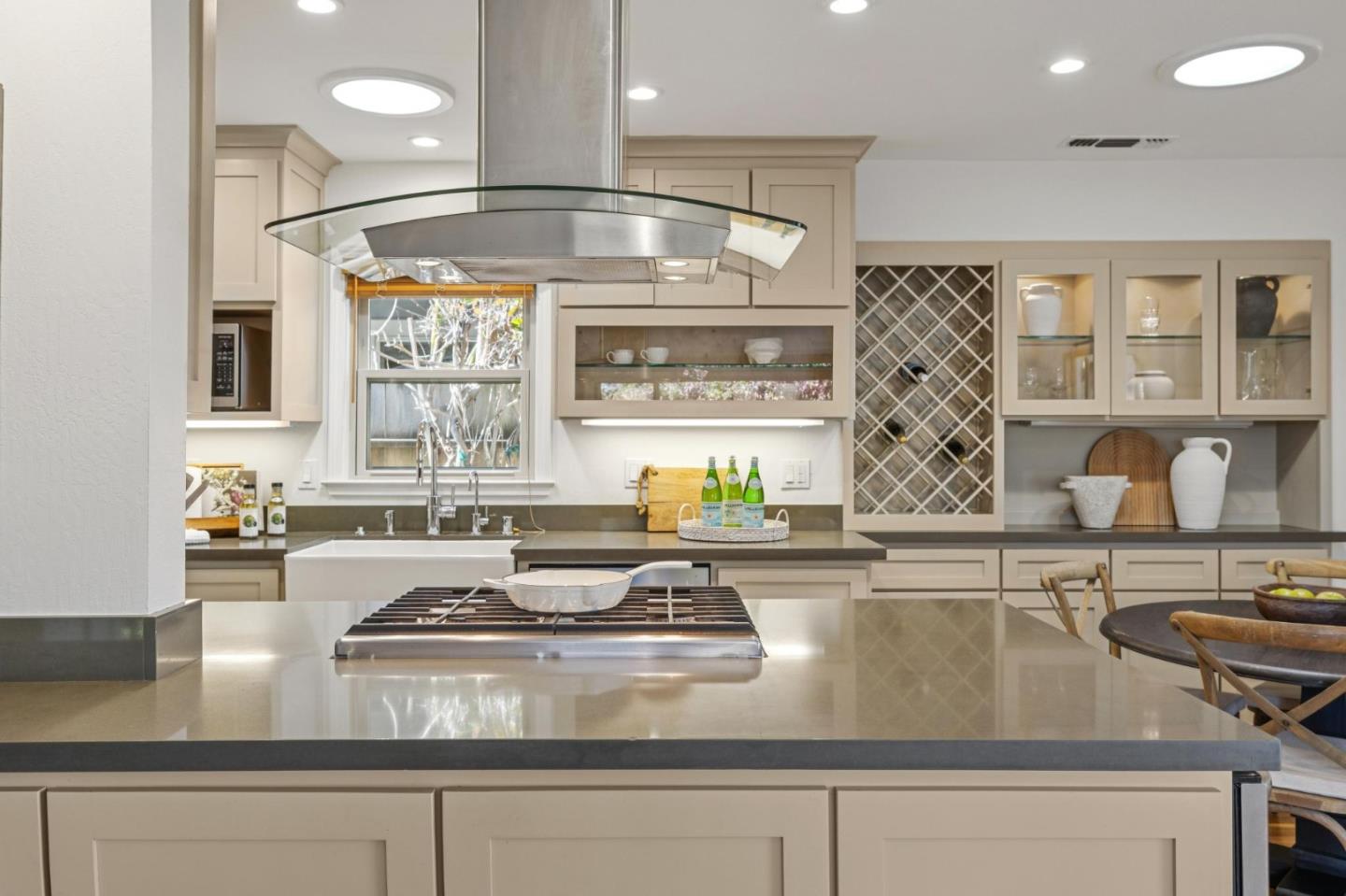 Detail Gallery Image 11 of 40 For 1435 47th Ave, Capitola,  CA 95010 - 3 Beds | 2 Baths