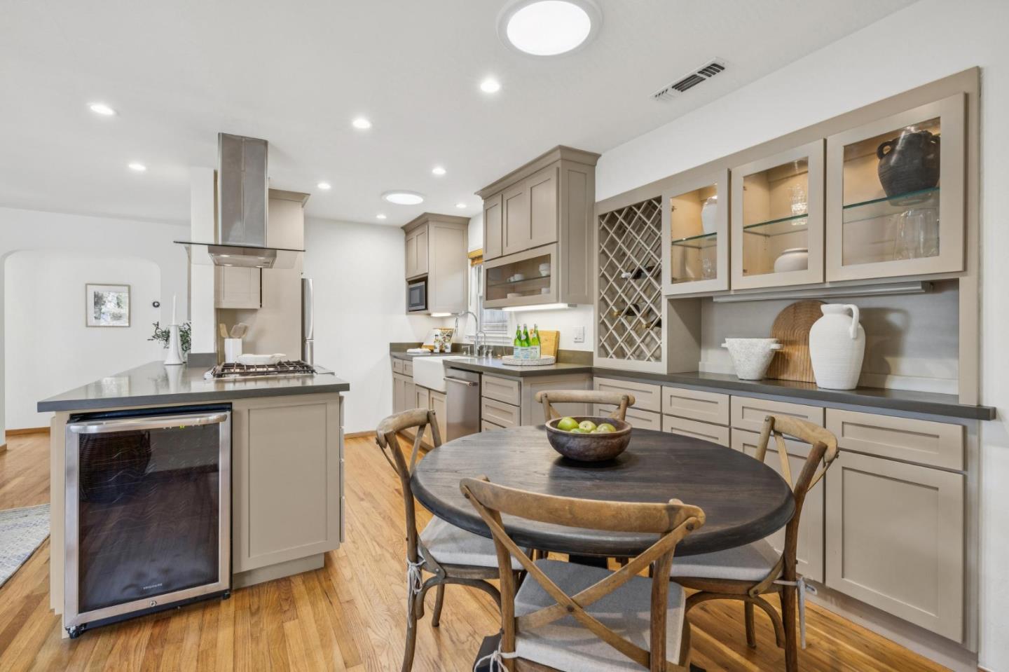 Detail Gallery Image 14 of 40 For 1435 47th Ave, Capitola,  CA 95010 - 3 Beds | 2 Baths