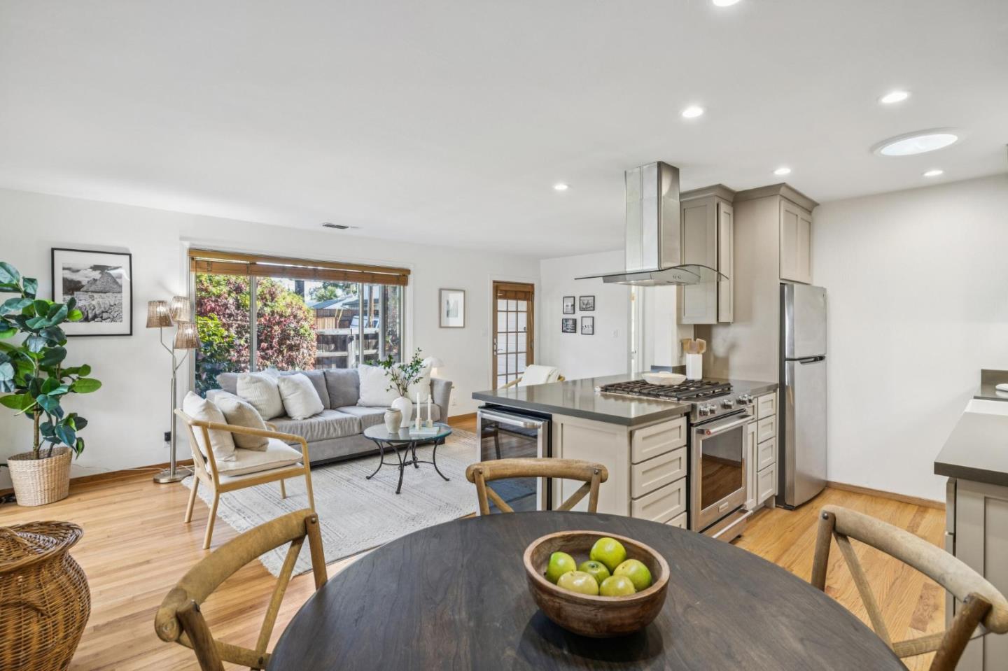 Detail Gallery Image 15 of 40 For 1435 47th Ave, Capitola,  CA 95010 - 3 Beds | 2 Baths