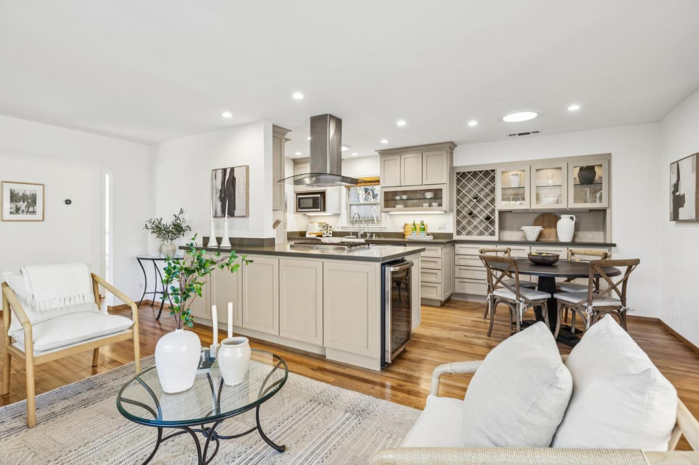 Detail Gallery Image 8 of 40 For 1435 47th Ave, Capitola,  CA 95010 - 3 Beds | 2 Baths