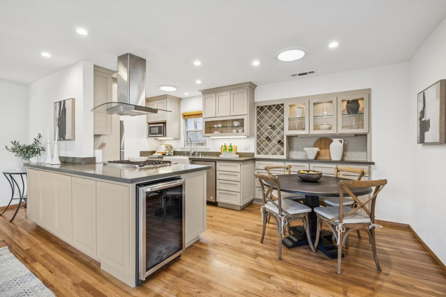 Detail Gallery Image 9 of 40 For 1435 47th Ave, Capitola,  CA 95010 - 3 Beds | 2 Baths