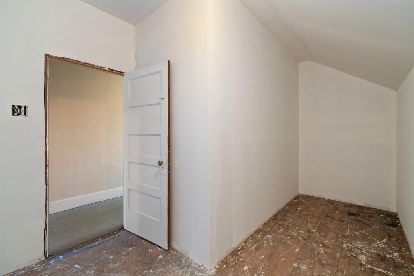 Detail Gallery Image 23 of 27 For 149 Santa Clara Ave, San Bruno,  CA 94066 - 5 Beds | 1 Baths