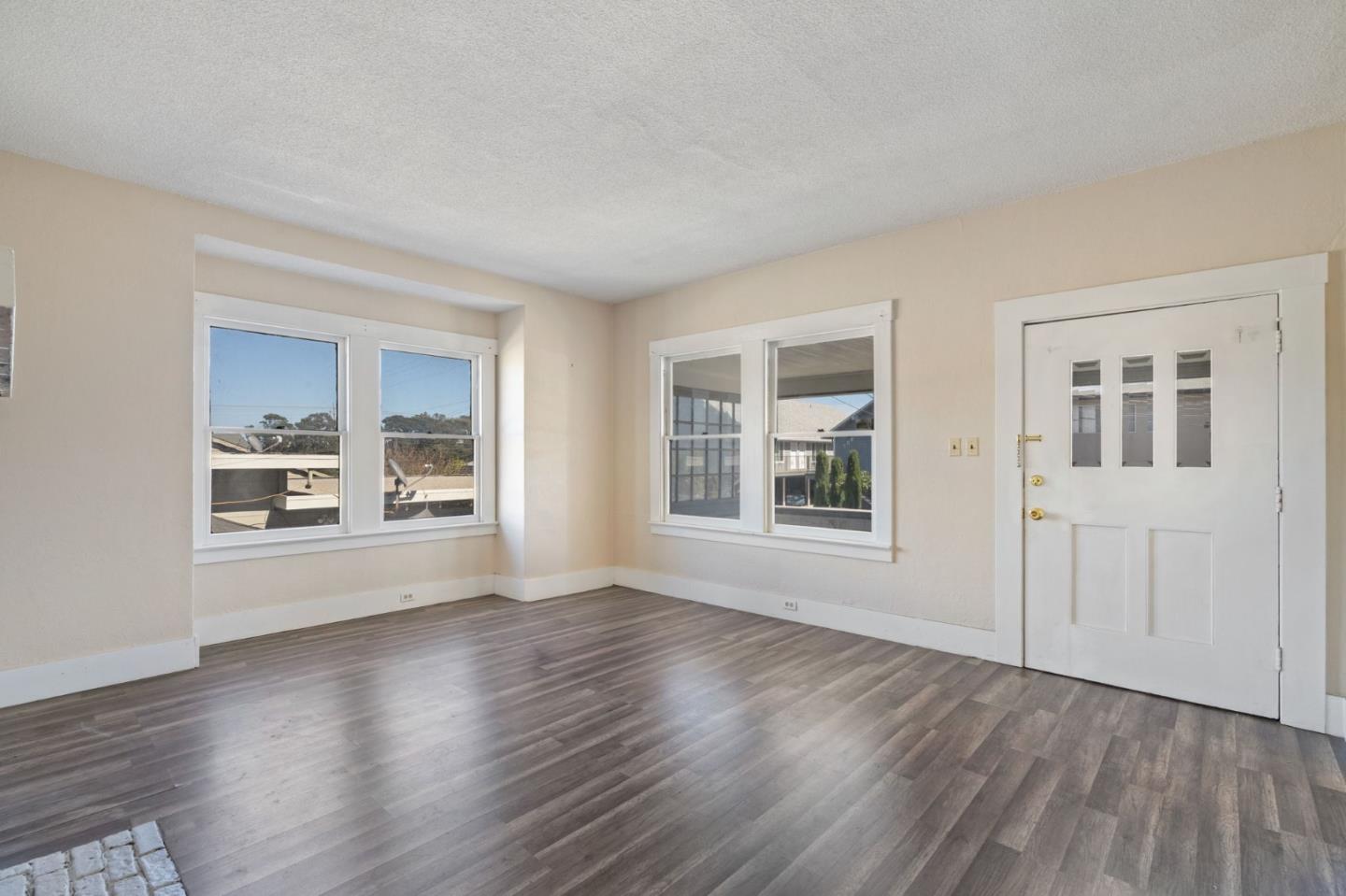 Detail Gallery Image 4 of 27 For 149 Santa Clara Ave, San Bruno,  CA 94066 - 5 Beds | 1 Baths