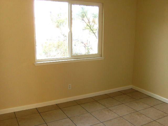 Detail Gallery Image 12 of 18 For 1712 Madrid Cir, Salinas,  CA 93906 - 3 Beds | 2 Baths