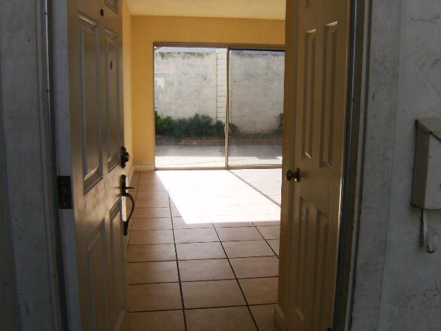 Detail Gallery Image 2 of 18 For 1712 Madrid Cir, Salinas,  CA 93906 - 3 Beds | 2 Baths