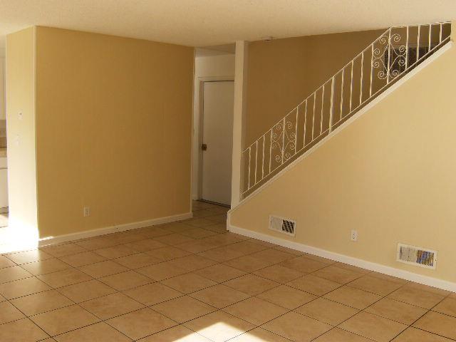 Detail Gallery Image 5 of 18 For 1712 Madrid Cir, Salinas,  CA 93906 - 3 Beds | 2 Baths