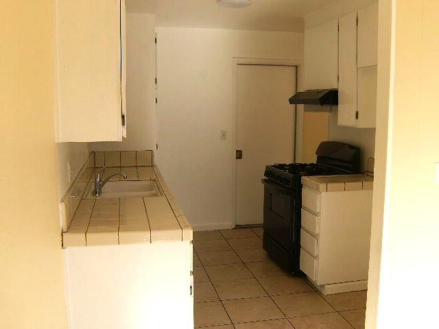 Detail Gallery Image 9 of 18 For 1712 Madrid Cir, Salinas,  CA 93906 - 3 Beds | 2 Baths