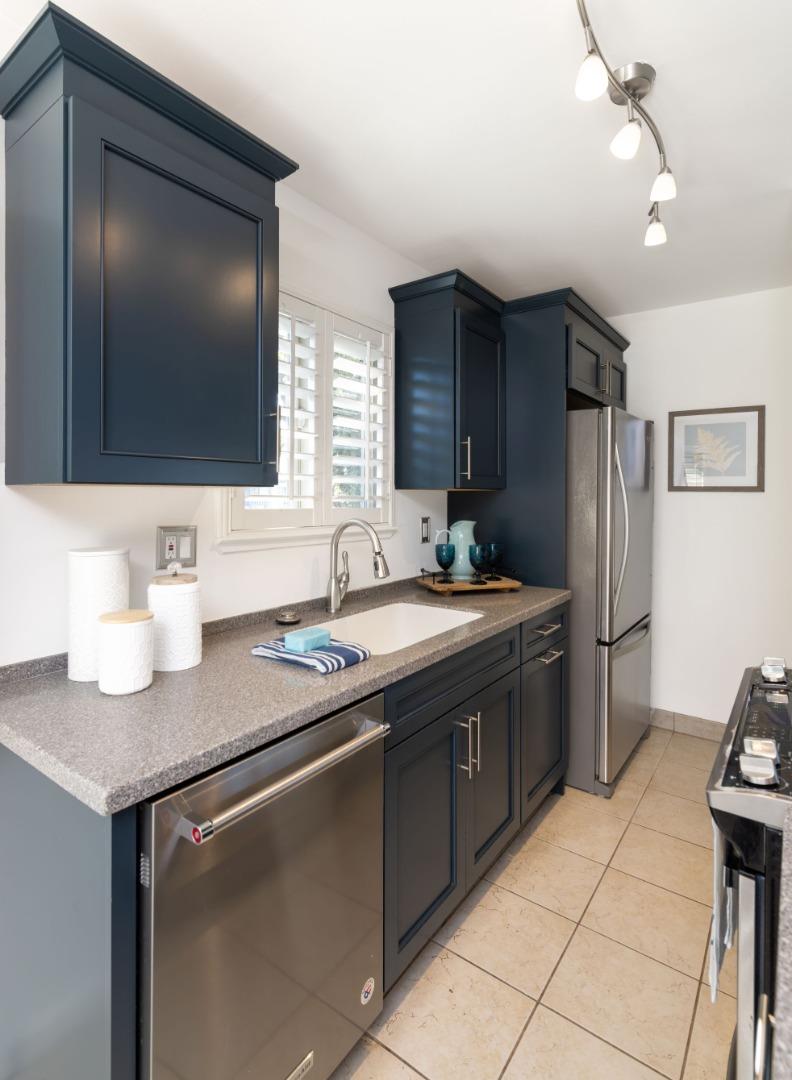 Detail Gallery Image 11 of 21 For 4460 Diamond St #4,  Capitola,  CA 95010 - 2 Beds | 1 Baths