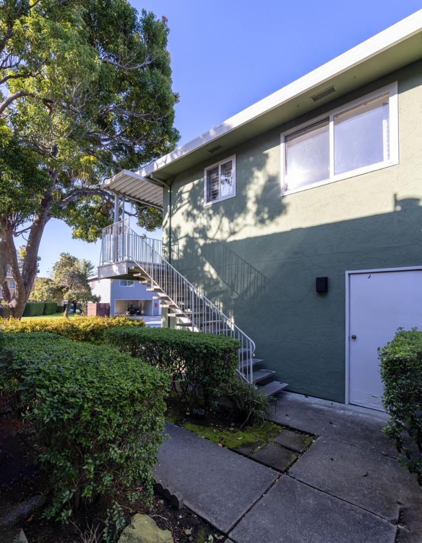 Detail Gallery Image 3 of 21 For 4460 Diamond St #4,  Capitola,  CA 95010 - 2 Beds | 1 Baths