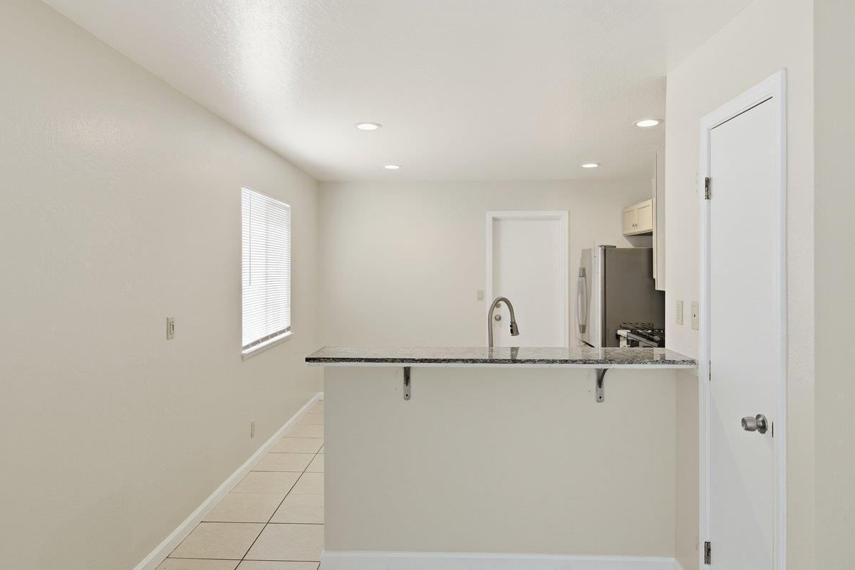 Detail Gallery Image 12 of 31 For 609 Saint George Dr, Salinas,  CA 93905 - 3 Beds | 2 Baths